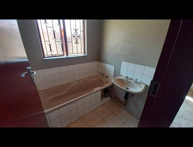 5 BEDROOM HOUSE FOR SALE IN DANVILLE